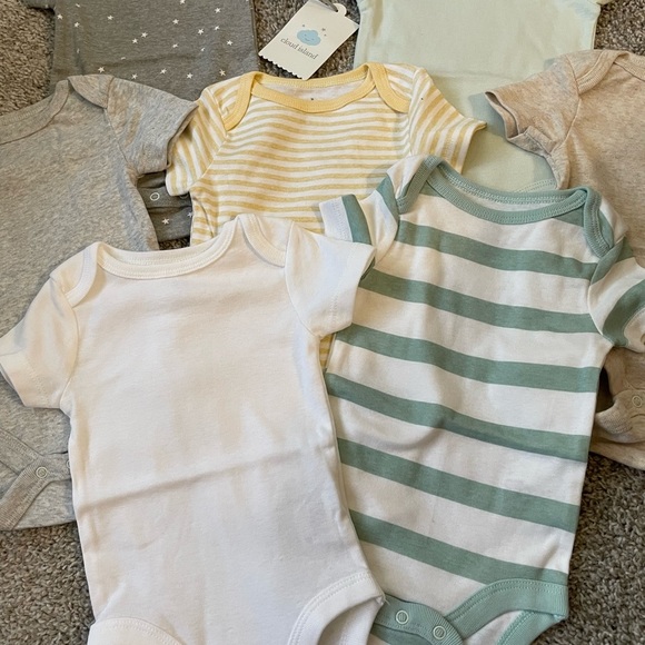 NEW Baby Onesies 7 Pack Size 0-3 Month Basic Bodysuits Neutral Easy Snap Closure - Picture 6 of 15